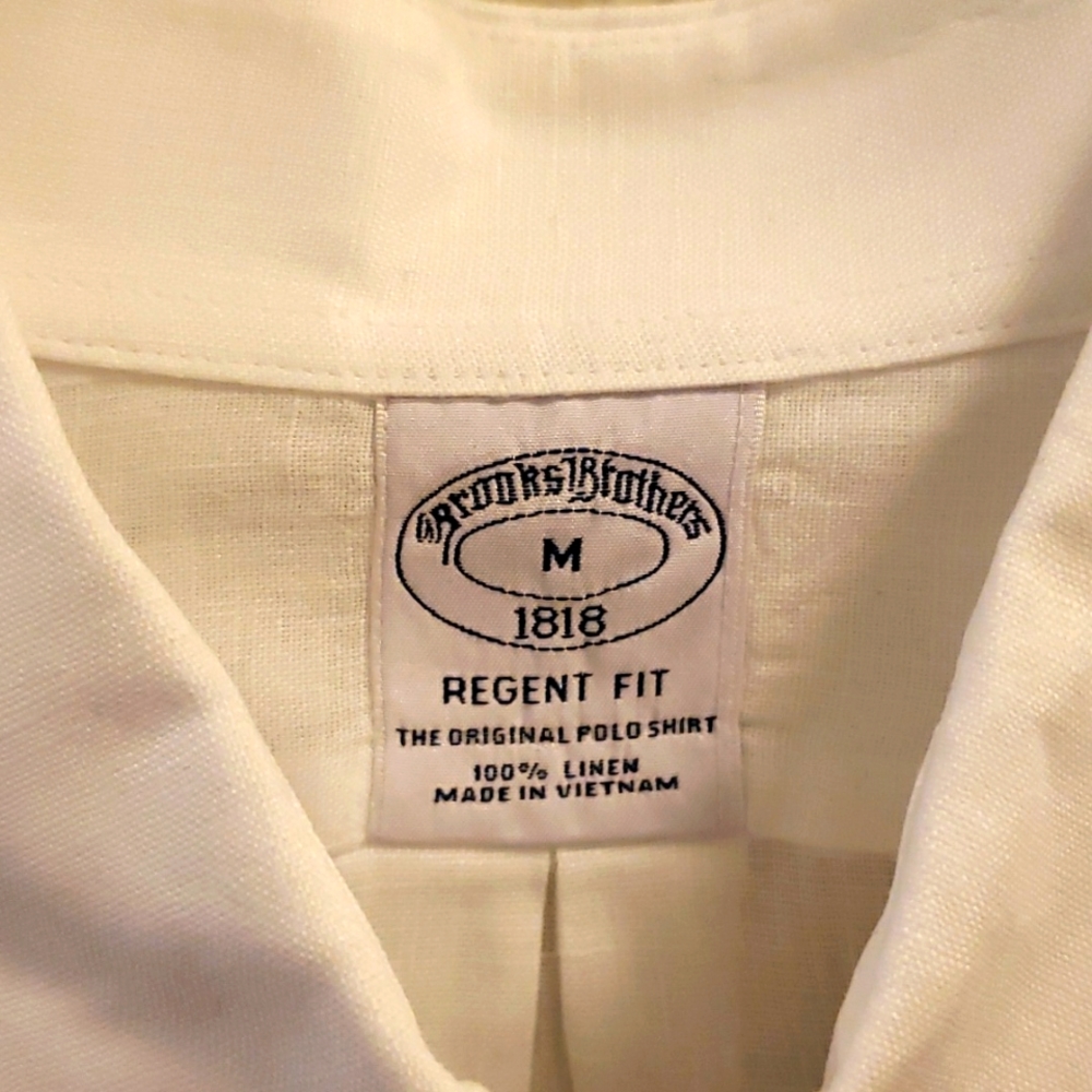 Brooks Brothers 100% linen white short sleeve Regent fit, size medium.